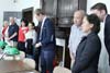 Mezi návštěvníky se tentokrát objevili i hosté z Číny, bojovníci za lidská práva (Den otevřených dveří ABS a ÚSTR 8.6.2017)