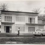 Fotografie budov československého zastupitelského úřadu (ZÚ) v Konakry z června 1959