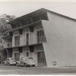 Fotografie budov československého zastupitelského úřadu (ZÚ) v Konakry z června 1959