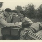 Jaroslav Kratochvíl (uprostřed) v červenci 1940 s Lídou Baarovou.