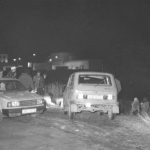 Prohledávání požářiště před objektem Krajské správy SNB Brno v katastru obce Kanice (okr. Brno – venkov) – fotodokumentace ze dne 8. 12. 1989