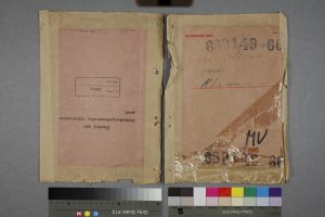 Obrázek 9 - Lepenkové desky před restaurováním