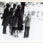 Spojka při schůzce s rodinou z NDR před kinem Alfa