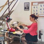 Při vstupu do budovy návštěvníci narazili na stylizovanou pracovnu příslušníka StB. Zde bylo možné přepsat na psacím stroji „agenturní zprávy“, podepsat „závazek ke spolupráci“ anebo se jen tak vyfotit.