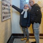 Někteří z vzácných hostů se mohli i poznat na fotografiích na panelech dokumentární výstavy Já prostě nemůžu žít jinak, které byly rozvěšeny po schodišti