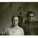 Žně v Temechově u Želivi, 1951. Původně temechovský statek patřil želivskému klášteru; po jeho záboru zde vznikl státní statek s vepřínem. ABS, Historický fond Státní bezpečnosti (H), arch. č. H-394.