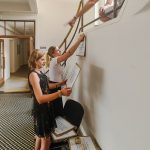 Atmosféru celé akce dokreslovaly plakáty s výroky Milady Horákové rozmístěné po celé budově, které přibližovaly dobu, v níž žila.