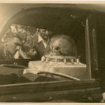 2. Zabavení „závadných“ fotografií ze svatovojtěšských oslav v roce 1947, vystavených v Lišově v roce 1951, zdůvodněné výskytem „nepřátelských osob“, mj. děkana římskokatolické církve v Lišově Aloise Střelečka (f. B 2, inv. j. 48 – Střeleček Alois a spol. z Lišova – šetření pastýřských listů)