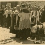 2. Zabavení „závadných“ fotografií ze svatovojtěšských oslav v roce 1947, vystavených v Lišově v roce 1951, zdůvodněné výskytem „nepřátelských osob“, mj. děkana římskokatolické církve v Lišově Aloise Střelečka (f. B 2, inv. j. 48 – Střeleček Alois a spol. z Lišova – šetření pastýřských listů)